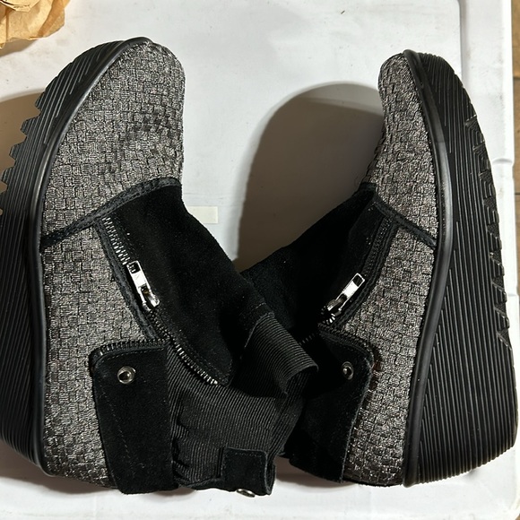 BM BERNIE MEV STUDIO ANKLE BOOT sz41 silver metallic w/black suede zipper accent - Picture 2 of 4